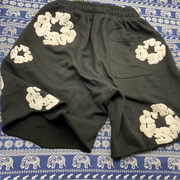 Denim Tears Shorts Black The Cotton Wreath
Sweatshirt Short XL - Picture 8 of 9